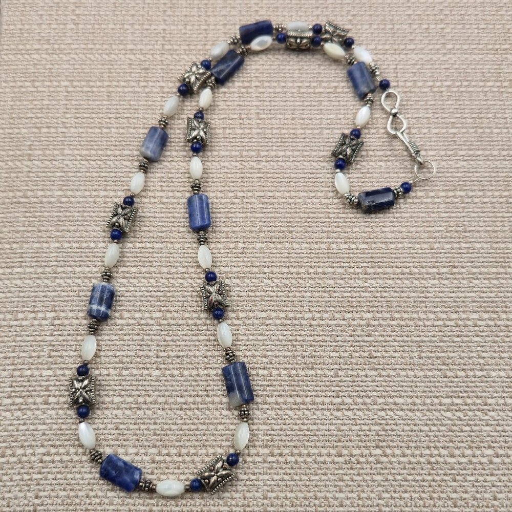 23.5 Inch Sterling Silver Mother Of Pearl And Sodalite Stone Necklace B929